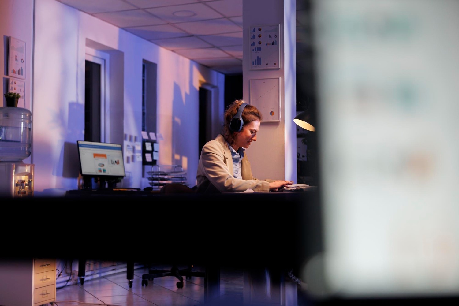 Support agent working late